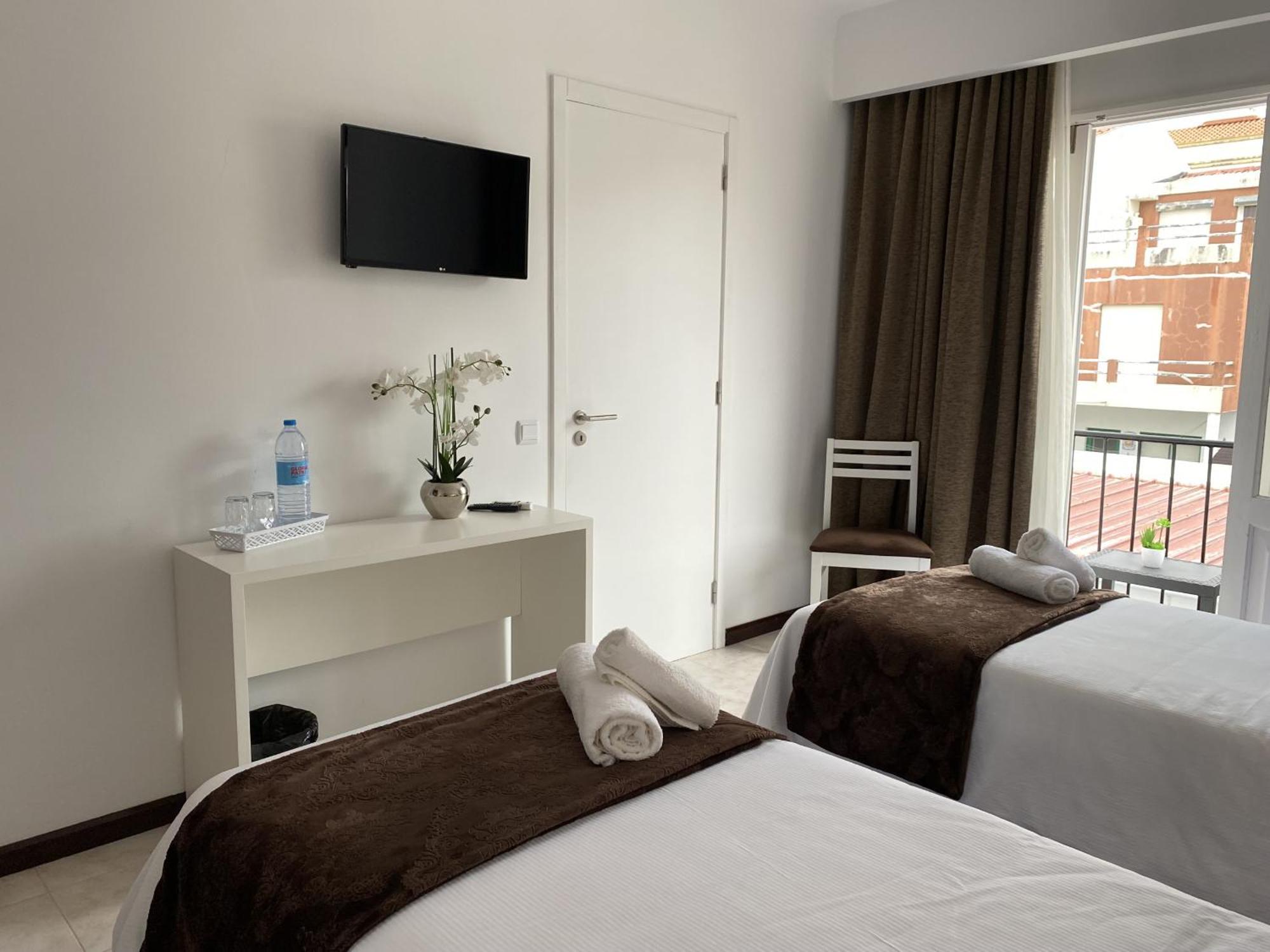 The Rock Guest House 蓬塔德尔加达 外观 照片