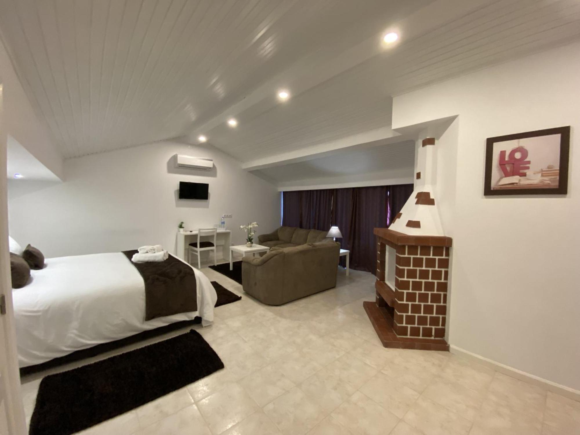 The Rock Guest House 蓬塔德尔加达 外观 照片