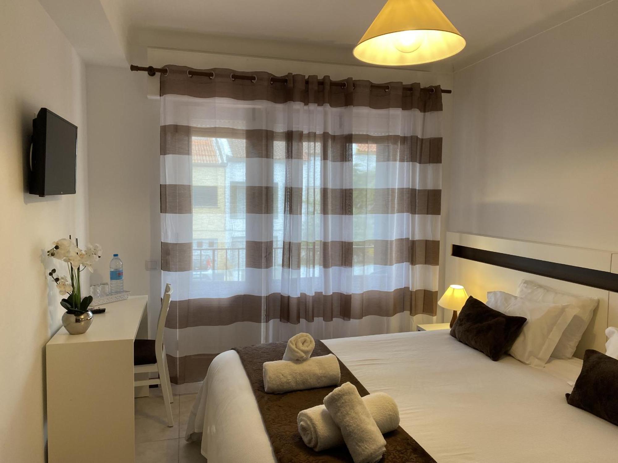 The Rock Guest House 蓬塔德尔加达 外观 照片