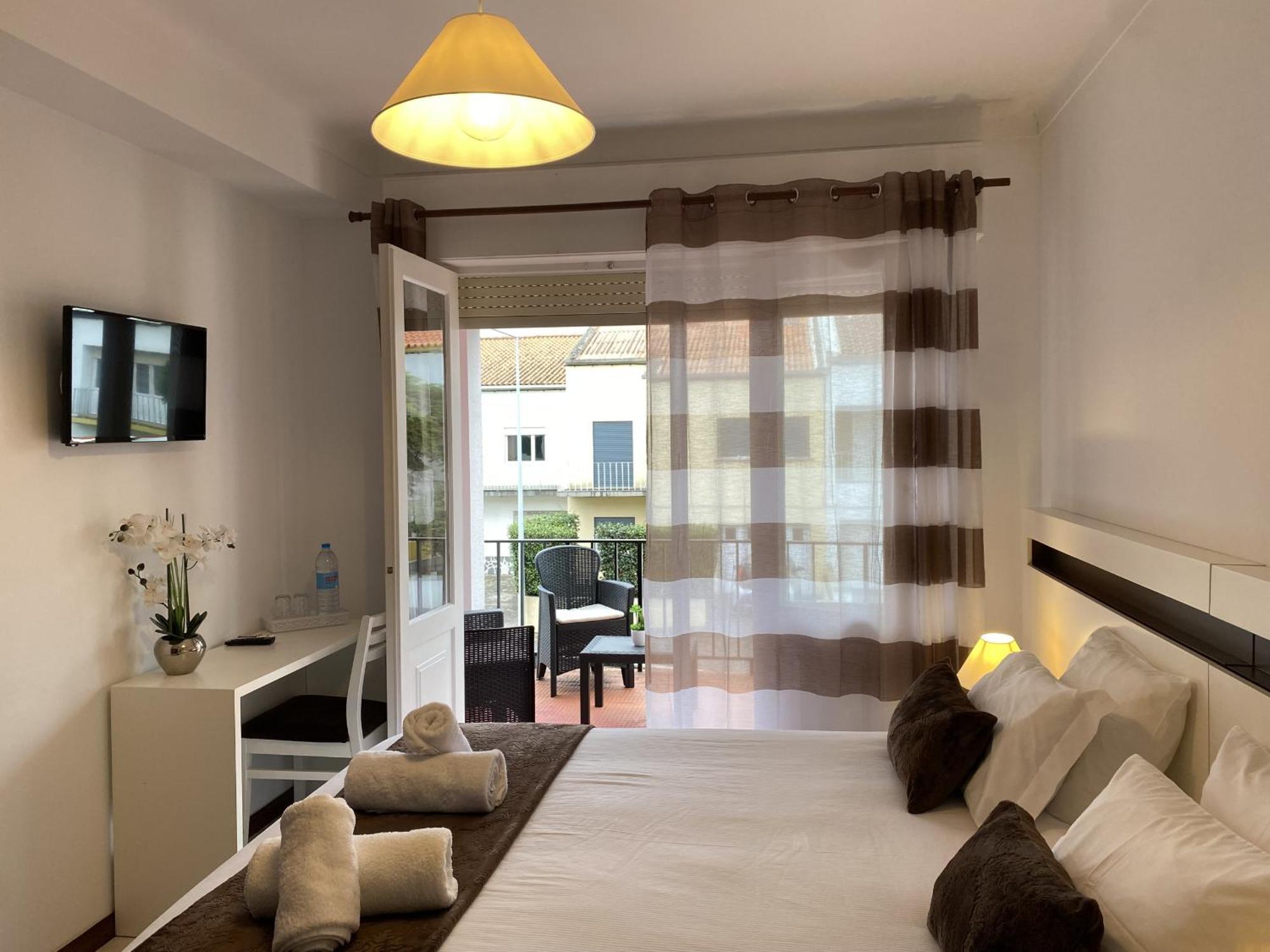 The Rock Guest House 蓬塔德尔加达 外观 照片