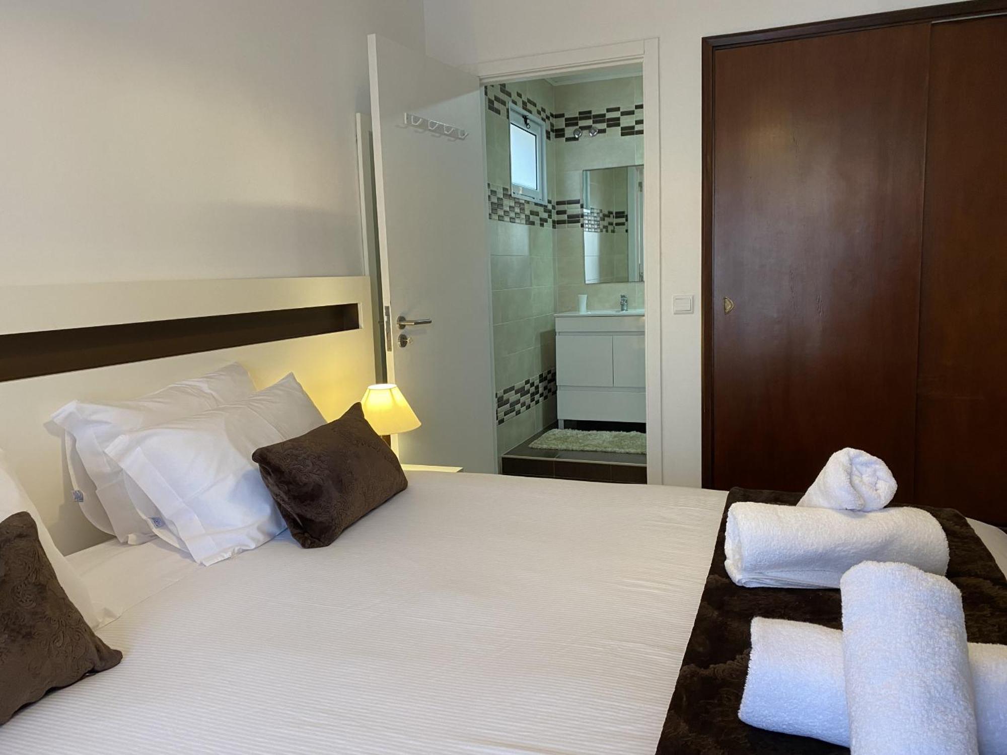 The Rock Guest House 蓬塔德尔加达 外观 照片