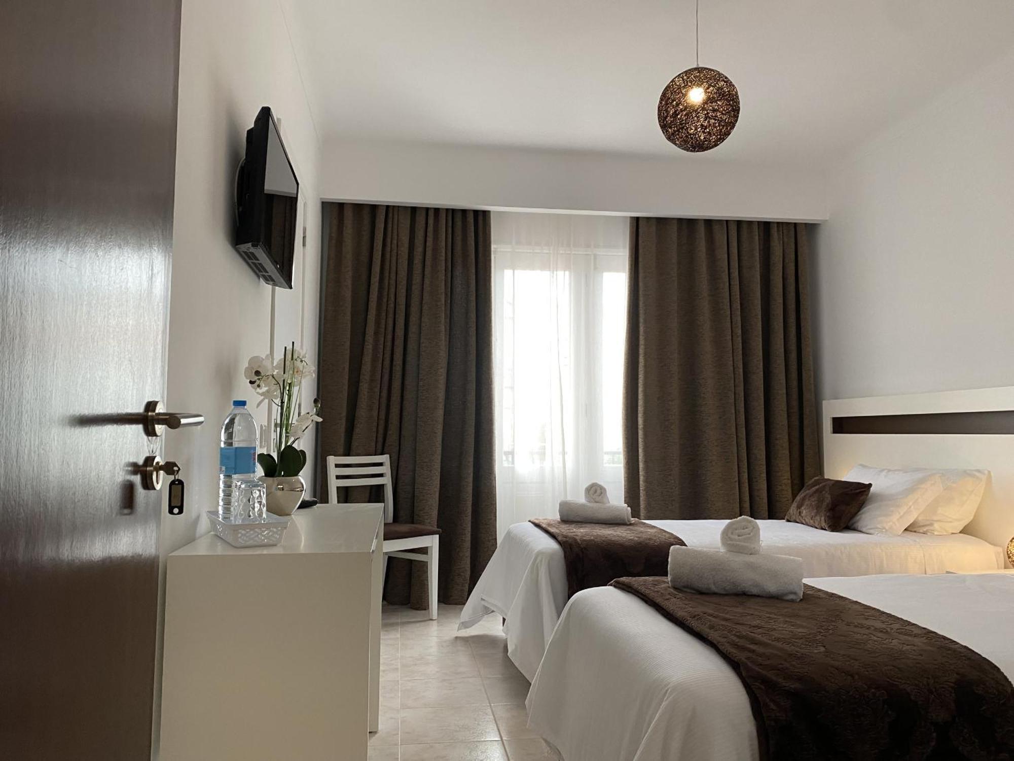 The Rock Guest House 蓬塔德尔加达 外观 照片