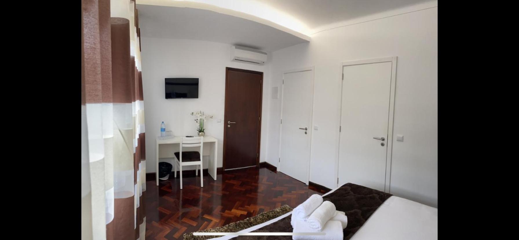 The Rock Guest House 蓬塔德尔加达 外观 照片