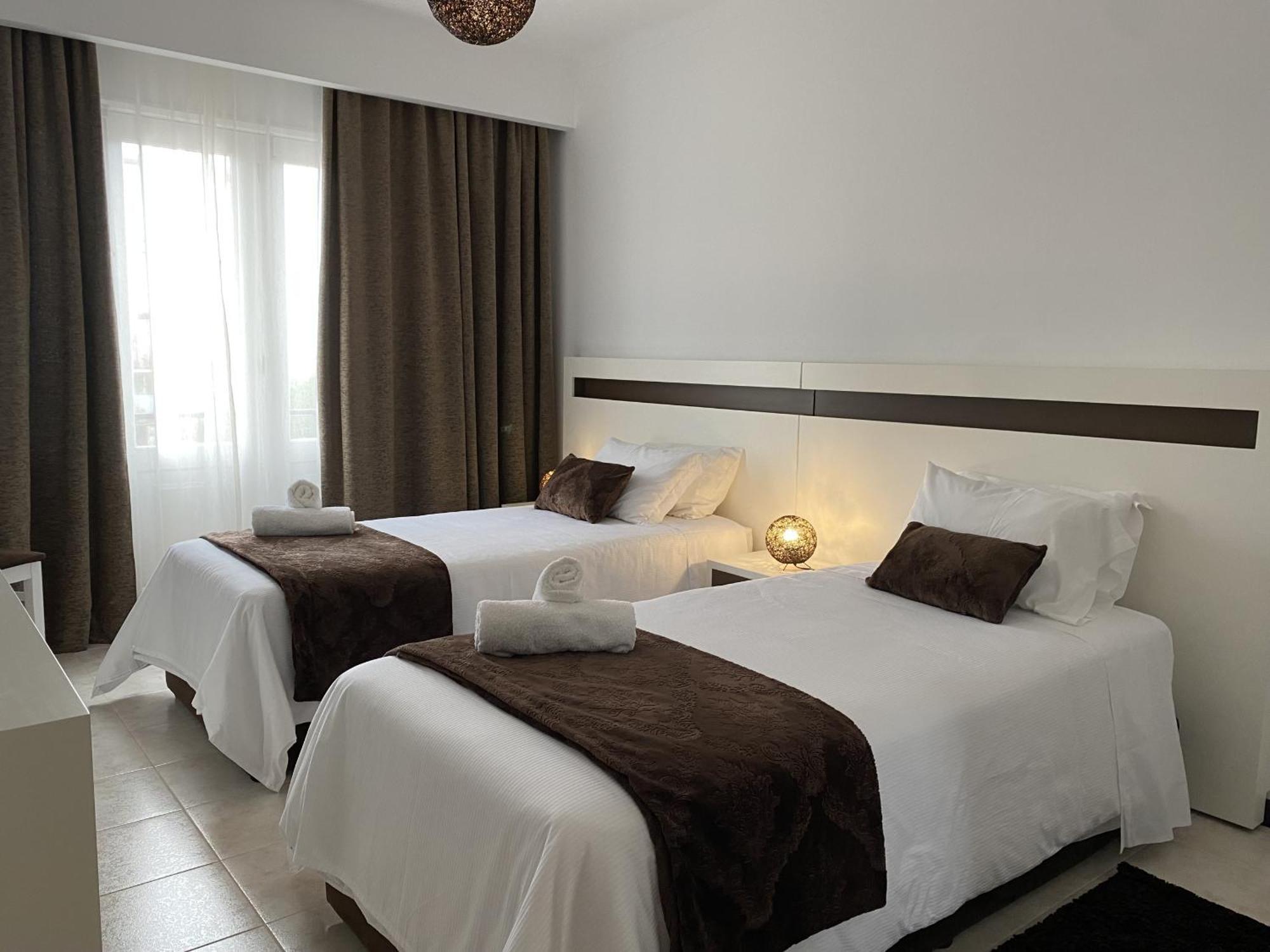 The Rock Guest House 蓬塔德尔加达 外观 照片