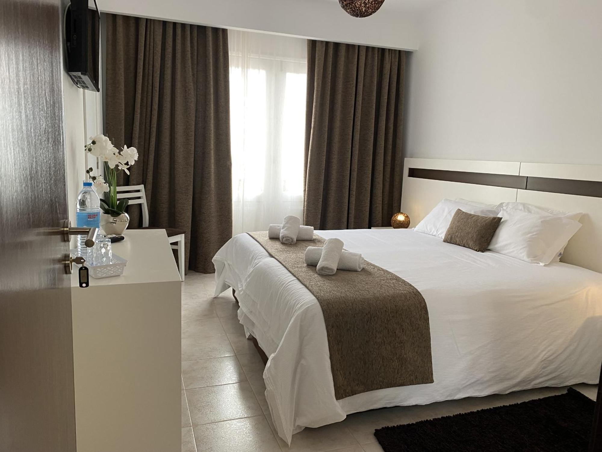 The Rock Guest House 蓬塔德尔加达 外观 照片