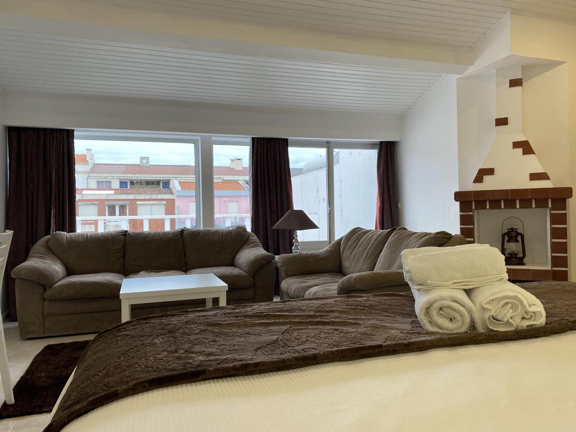 The Rock Guest House 蓬塔德尔加达 外观 照片